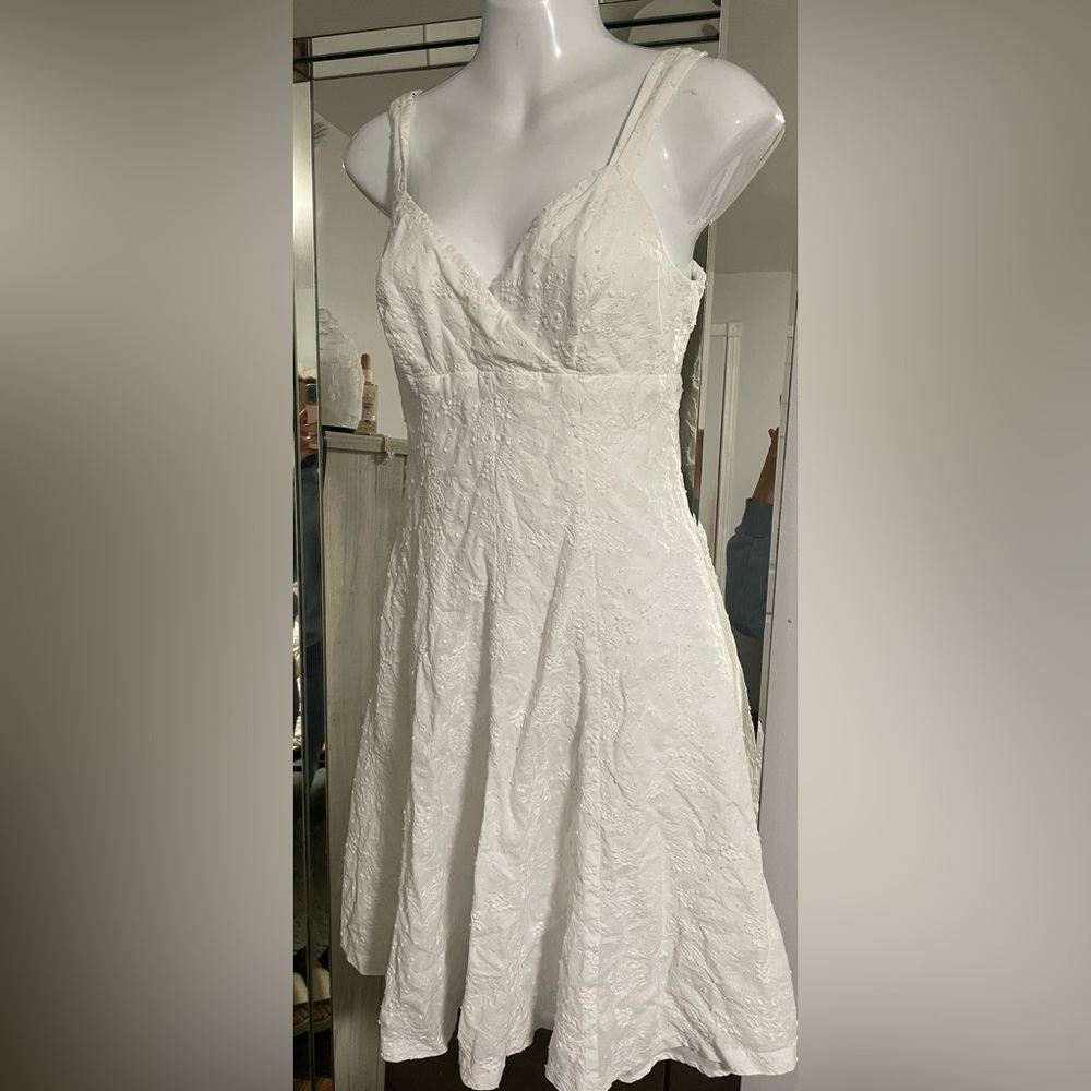 American Living Elegant White V Neck Sleeveless Dress Size 4